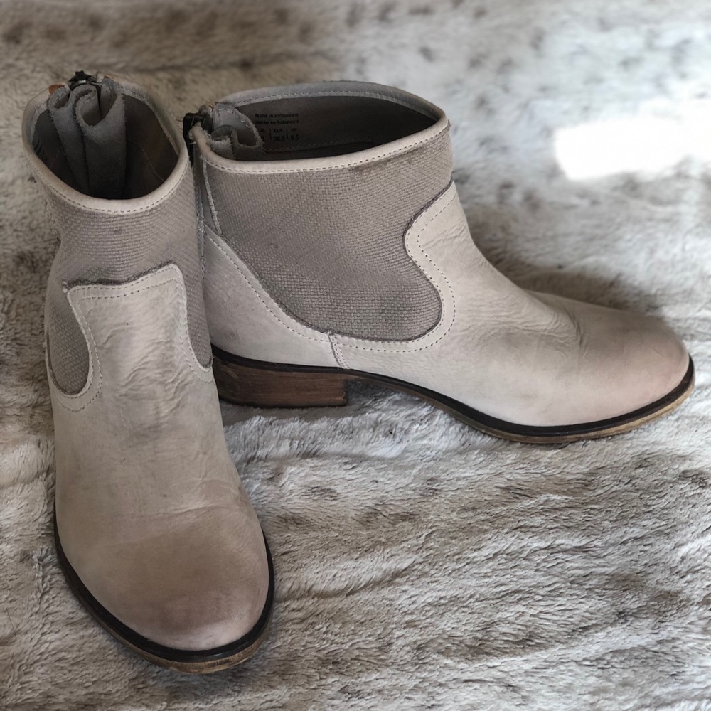 Bone white flat ankle boot